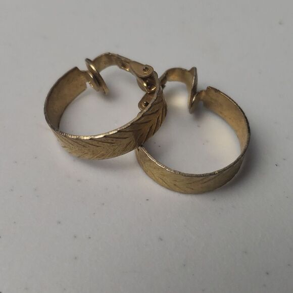 Vintage Golden Earrings  - Picture 1 of 3